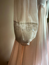 Load image into Gallery viewer, 1970’s Vintage Pale Tea Rose Pink Gunne Sax Maxi Dress