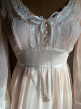 Load image into Gallery viewer, 1970’s Vintage Pale Tea Rose Pink Gunne Sax Maxi Dress