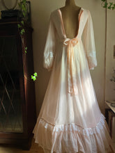 Load image into Gallery viewer, 1970’s Vintage Pale Tea Rose Pink Gunne Sax Maxi Dress
