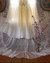 Load image into Gallery viewer, Beautiful 1940’s 1950’s vintage prairie bridal gown