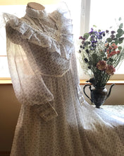Load image into Gallery viewer, Beautiful 1970's vintage purple floral Gunne Sax maxi dress