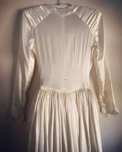 Load image into Gallery viewer, Beautiful antique white silk bridal gown