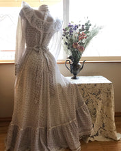Load image into Gallery viewer, Beautiful 1970's vintage purple floral Gunne Sax maxi dress