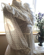 Load image into Gallery viewer, Beautiful 1970's vintage purple floral Gunne Sax maxi dress