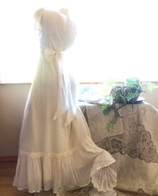 Load image into Gallery viewer, Beautiful 1970's vintage ivory crepe maxi dress