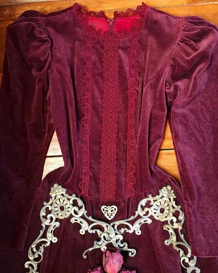 fitted lace wedding dress 1970's vintage burgundy velveteen Gunne Sax midi dress – Strange Vintage