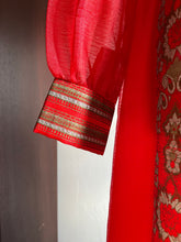 Load image into Gallery viewer, 1970’s Vintage Silver and Gold Print Hostess Dress by Alfred Shaheen