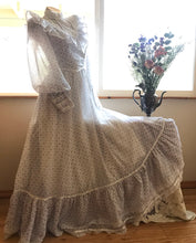 Load image into Gallery viewer, Beautiful 1970's vintage purple floral Gunne Sax maxi dress