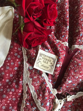 Load image into Gallery viewer, Beautiful 1970's vintage Winter Berry Calico Gunne Sax dress