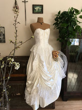 Load image into Gallery viewer, 1970's Vintage White Satin and Lace Sweetheart Dress