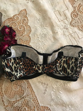 Load image into Gallery viewer, Authentic 1960’s vintage leopard print by Vanity Fair