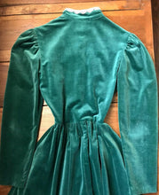 Load image into Gallery viewer, Incredible Sage Green Velveteen Gunne Sax