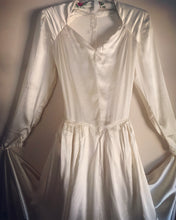 Load image into Gallery viewer, Beautiful antique white silk bridal gown