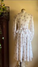 Load image into Gallery viewer, Sweet 1970’s Vintage Floral Voile Gunne Sax Blouse and Skirt Set