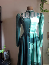 Load image into Gallery viewer, Incredible Sage Green Velveteen Gunne Sax