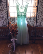 Load image into Gallery viewer, Authentic 1960’s pale mint green Vanity Fair peignoir 2 piece set