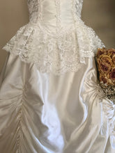 Load image into Gallery viewer, 1970's Vintage White Satin and Lace Sweetheart Dress