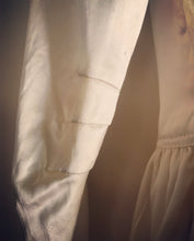 Load image into Gallery viewer, Beautiful antique white silk bridal gown