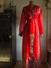 Load image into Gallery viewer, 1970’s Vintage Silver and Gold Print Hostess Dress by Alfred Shaheen