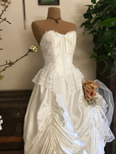 Load image into Gallery viewer, 1970's Vintage White Satin and Lace Sweetheart Dress