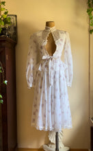 Load image into Gallery viewer, Sweet 1970’s Vintage Floral Voile Gunne Sax Blouse and Skirt Set