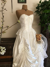 Load image into Gallery viewer, 1970's Vintage White Satin and Lace Sweetheart Dress