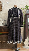 Load image into Gallery viewer, Sun Kissed 1970’s Vintage Black Calico and Velveteen Side Tie Gunne Sax Dress
