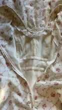 Load image into Gallery viewer, Beautiful 1970’s Vintage Rose Print and Lace Dress
