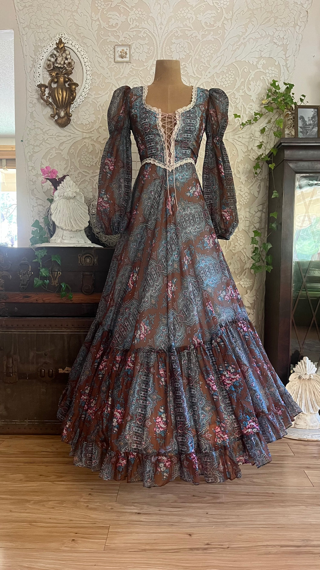 Rare 1960's vintage Black Label Paisley Floral Nylon Chiffon Gunne Sax