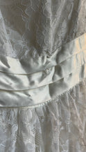Load image into Gallery viewer, Stunning 1980’s vintage white lace Gunne Sax straplesss dress

