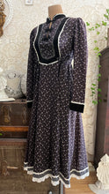 Load image into Gallery viewer, Sun Kissed 1970’s Vintage Black Calico and Velveteen Side Tie Gunne Sax Dress
