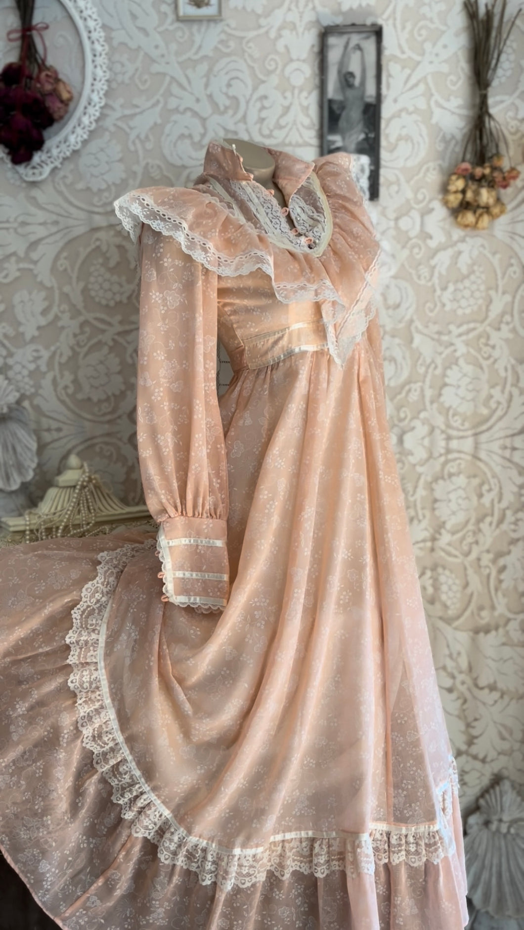 Deadstock 1970’s Vintage Peach Pink Floral Print Voile Gunne Sax Dress