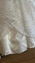 Load image into Gallery viewer, Stunning 1980’s vintage white lace Gunne Sax straplesss dress
