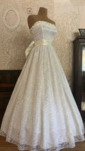 Load image into Gallery viewer, Stunning 1980’s vintage white lace Gunne Sax straplesss dress
