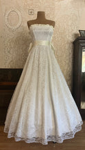 Load image into Gallery viewer, Stunning 1980’s vintage white lace Gunne Sax straplesss dress
