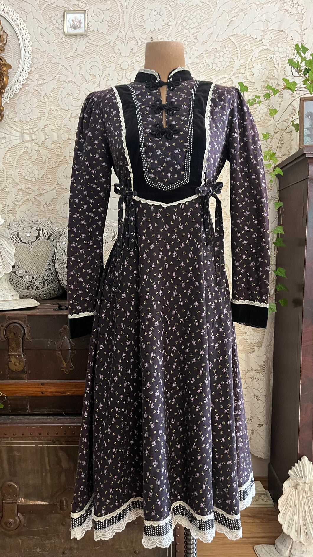 Sun Kissed 1970’s Vintage Black Calico and Velveteen Side Tie Gunne Sax Dress