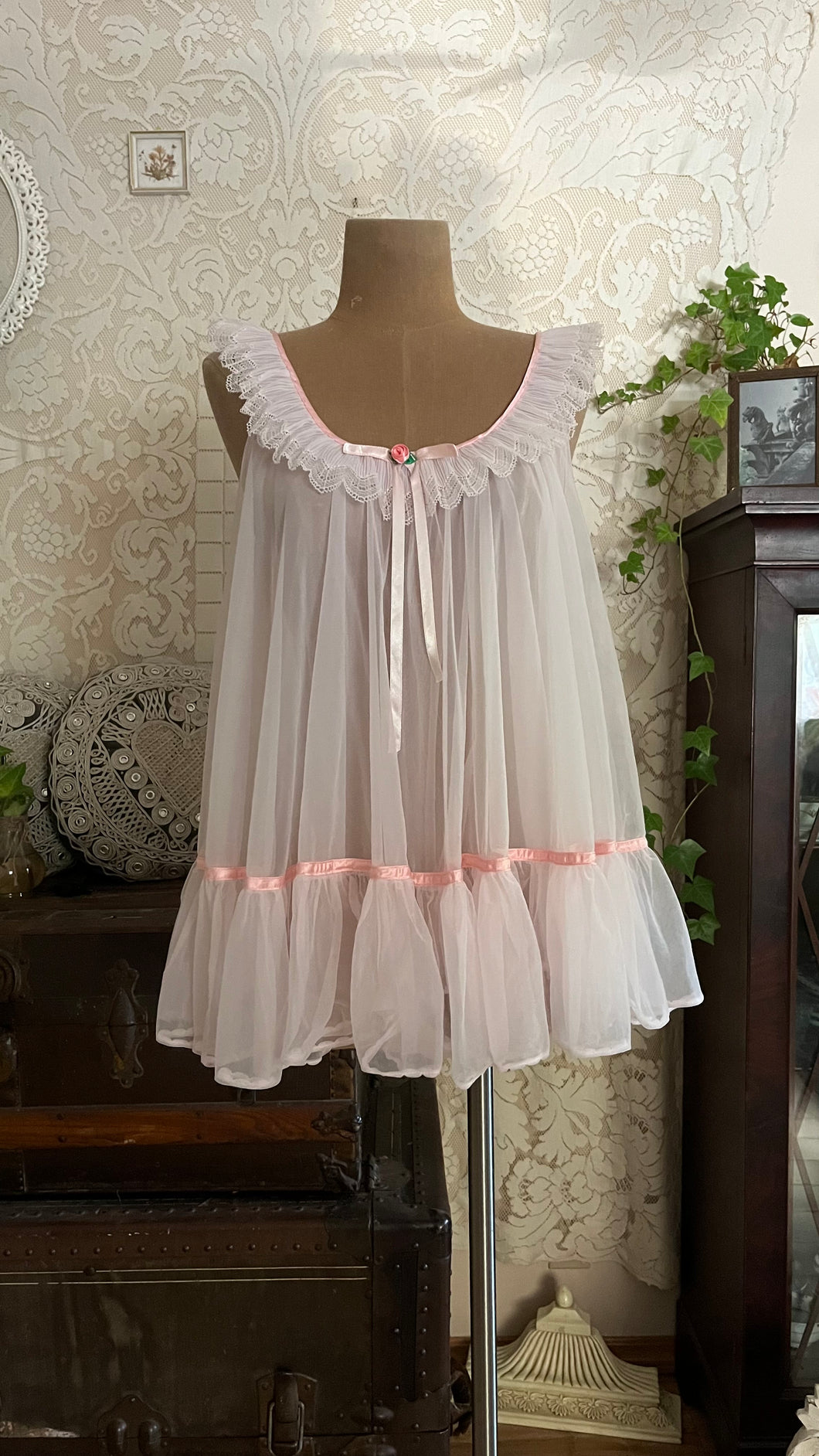 Absolutely Adorable 1970s Vintage Pink Chiffon & Lace Babydoll Chemise