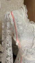 Load image into Gallery viewer, Beautiful 1970’s Vintage Rose Print and Lace Dress
