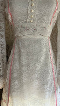 Load image into Gallery viewer, Beautiful 1970’s Vintage Rose Print and Lace Dress
