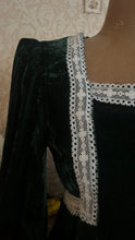 Load image into Gallery viewer, Medieval beauty 1970’s Vintage dark green velvet balloon sleeve dress

