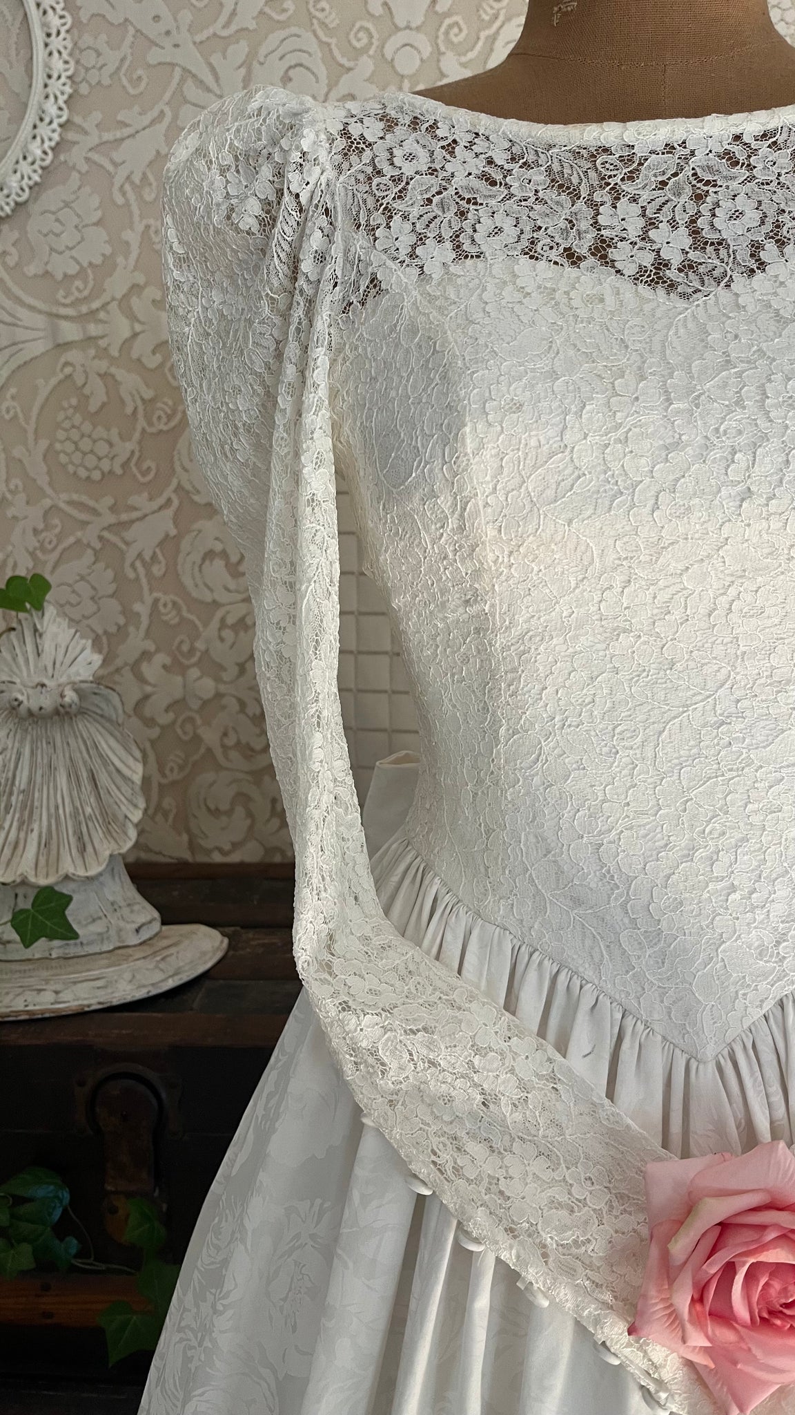 Fairytale 1980's Vintage White Floral Cotton Bridal Gown by Laura Ashl – Strange Vintage Fairytale 1980's Vintage White Floral Cotton Bridal Gown by Laura Ashl – Strange Vintage