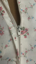Load image into Gallery viewer, Pretty 1970’s Vintage Rose Print and Lace Dress
