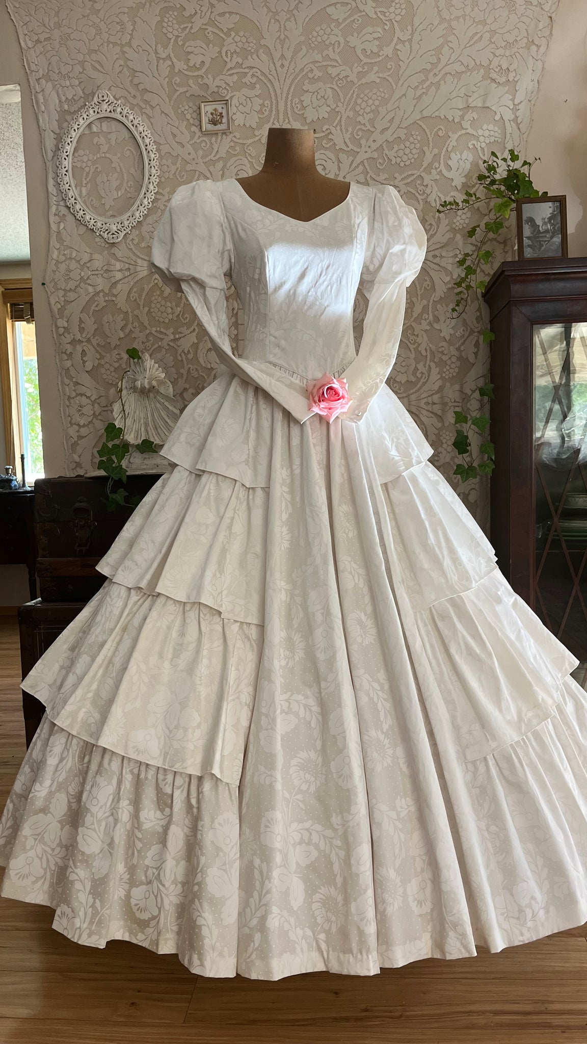 Fairytale 1980's Vintage Old Stock White Floral Cotton Bridal Gown by – Strange Vintage