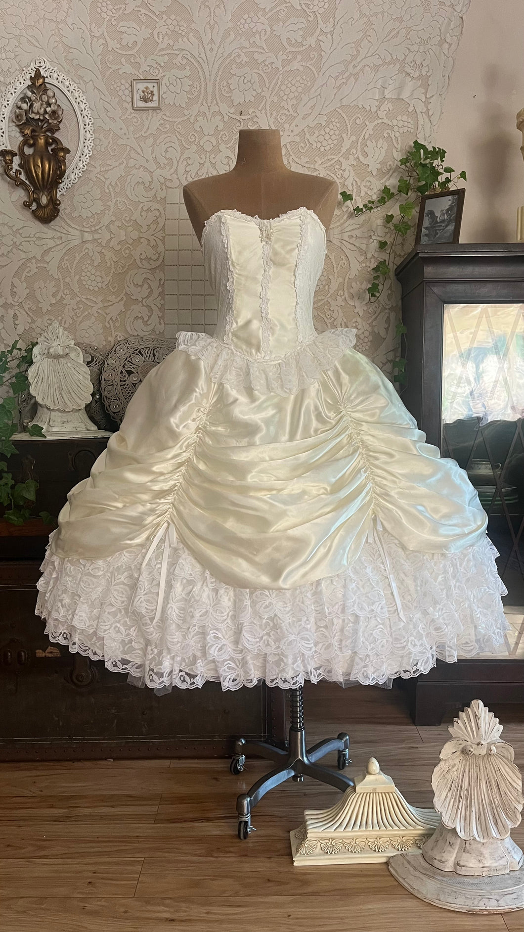 Perfect Cupcake 1970's Vintage Ivory Satin and White Lace Gown