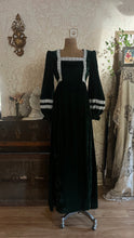 Load image into Gallery viewer, Medieval beauty 1970’s Vintage dark green velvet balloon sleeve dress
