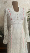 Load image into Gallery viewer, Pretty 1970’s Vintage Rose Print and Lace Dress
