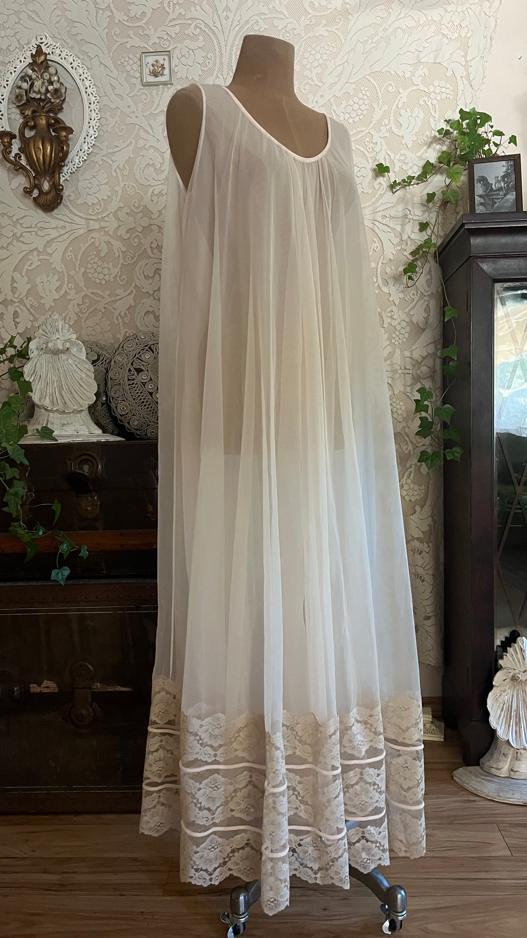 Beautiful 1970's vintage Ivory Cream Chiffon Nightgown by Intime of California