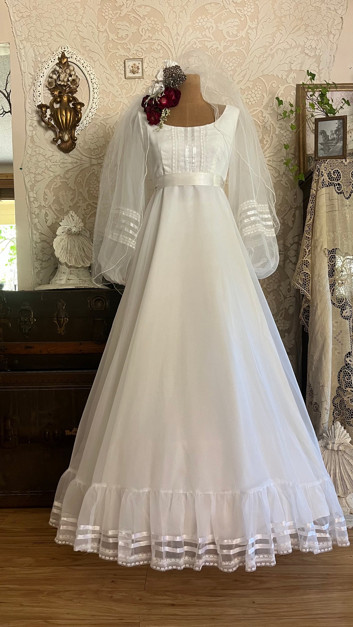 Breathtaking 1970's Vintage White Chiffon Bridal Gown Wedding Dress by – Strange Vintage