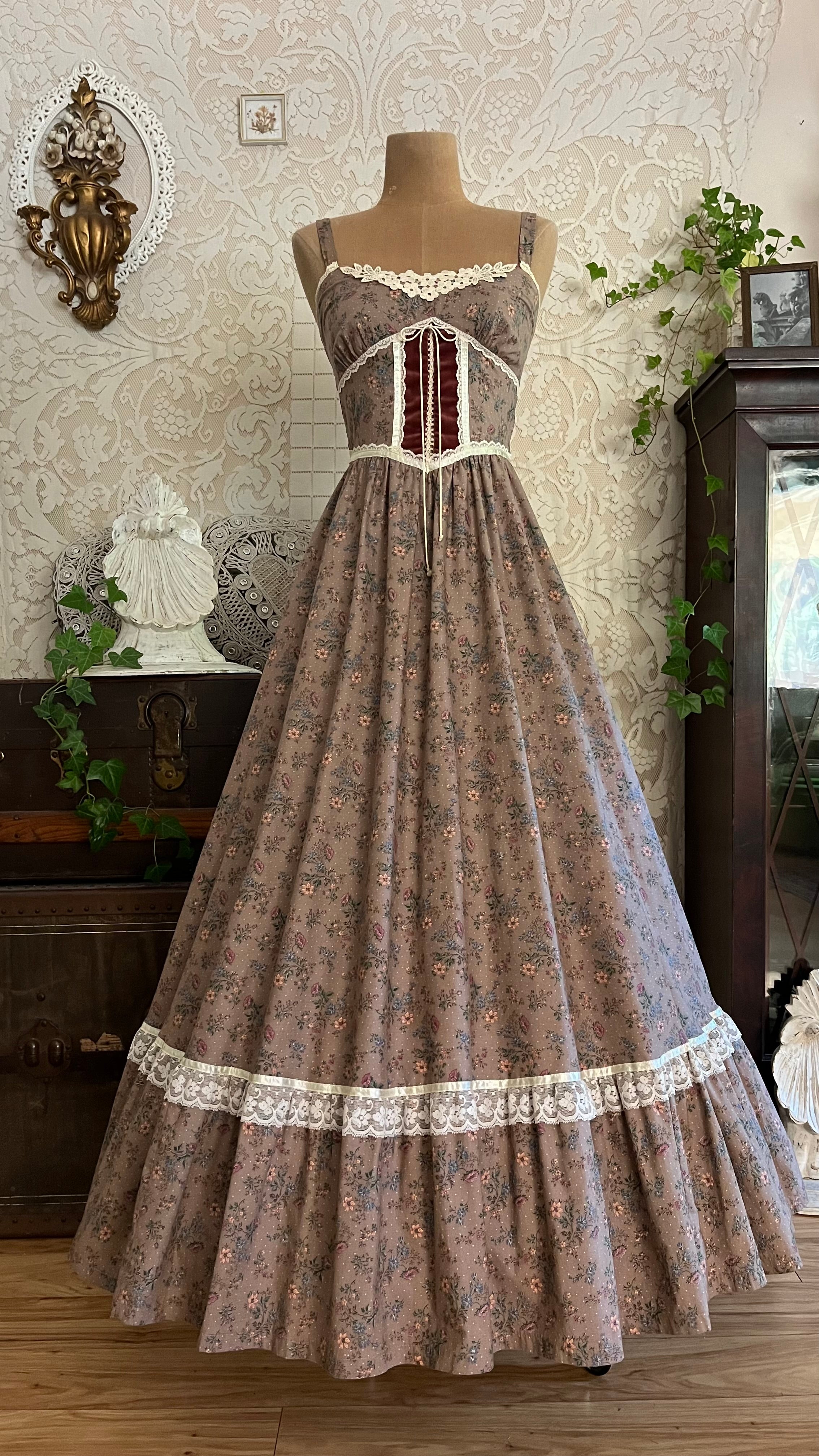 新品FAUNE Embroidered Wren - Vintage White FAUNE Embroidered Wren Vintage White | RESONASON