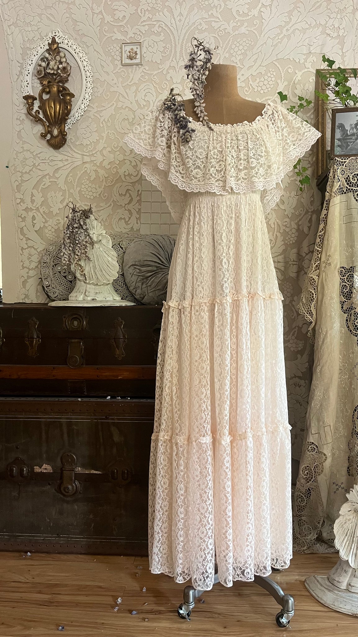 1980's Vintage Butter Cream Lace Off Shoulder Candi Jones Dress – Strange Vintage